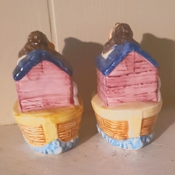 Noah's Ark Salt and Pepper Shakers‎Ceramic Collectable Vintage set of 2